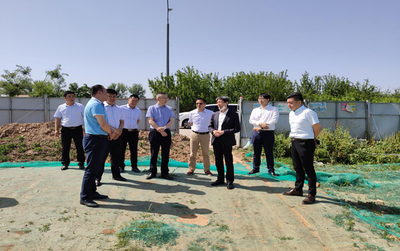 陜西環(huán)保集團(tuán)-福建雪人股份公司董事長(zhǎng)兼總經(jīng)理林汝捷到園區(qū)開(kāi)發(fā)公司項(xiàng)目現(xiàn)場(chǎng)考察
